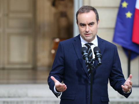 Un gouvernement éphémère : la démission surprise du nouveau cabinet français