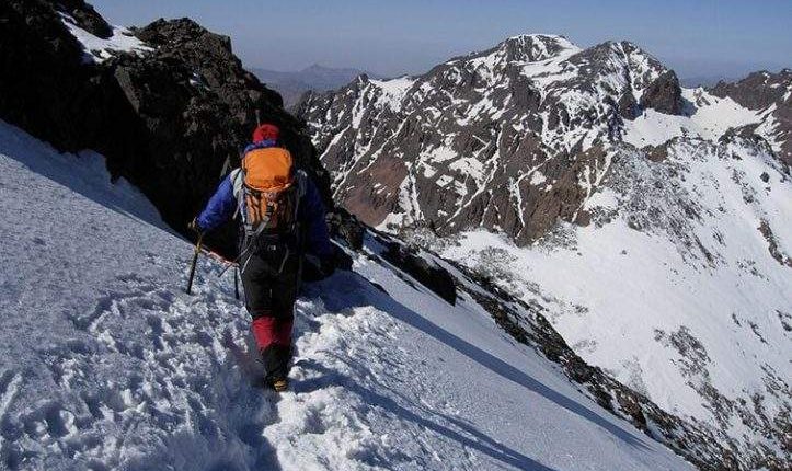 Un touriste italien meurt dans le massif du Toubkal après une chute mortelle