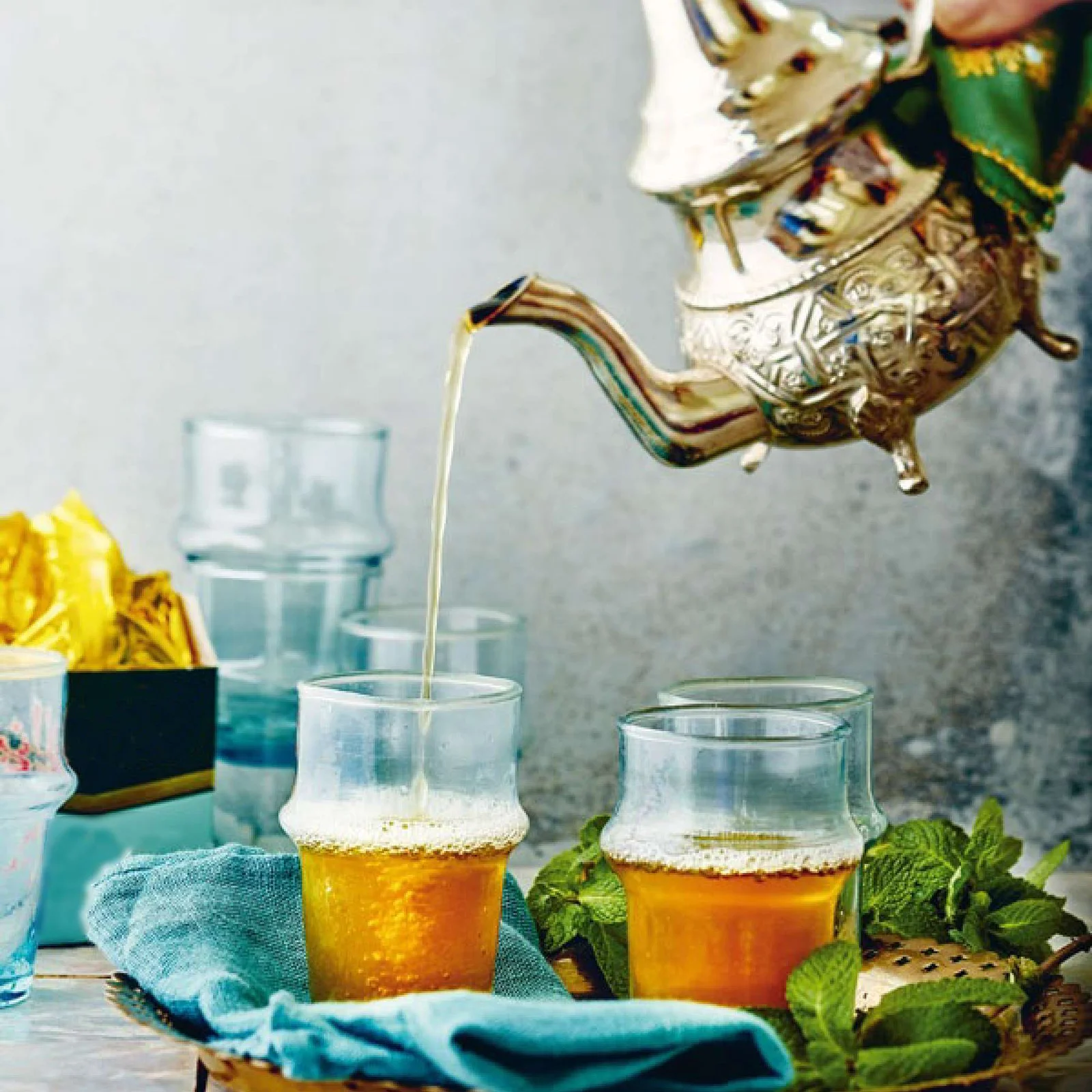 Le thé à la menthe marocain : symbole d’hospitalité et trésor culturel
