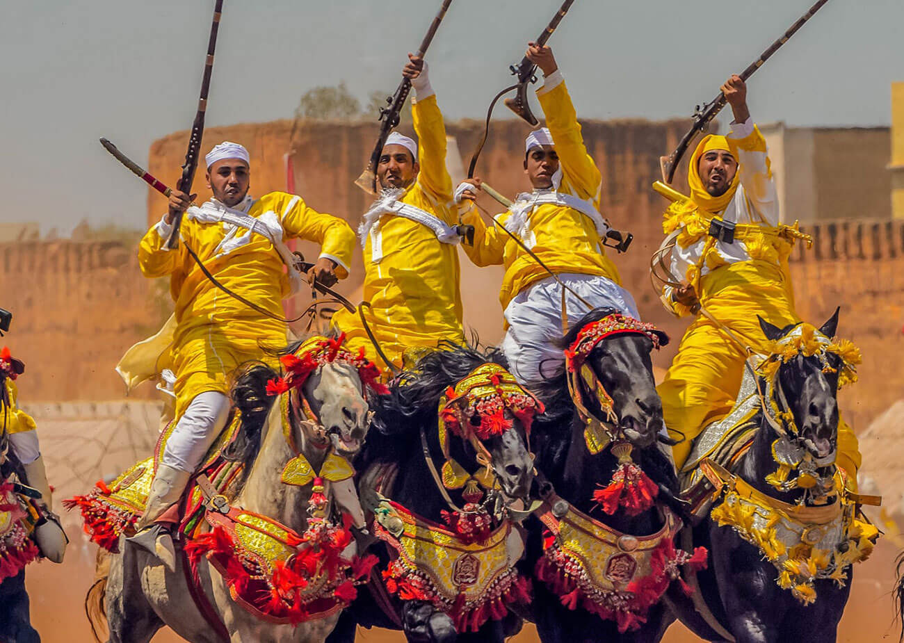 Fantasia marocaine : histoire, rituels et symboles d’un art équestre ancestral